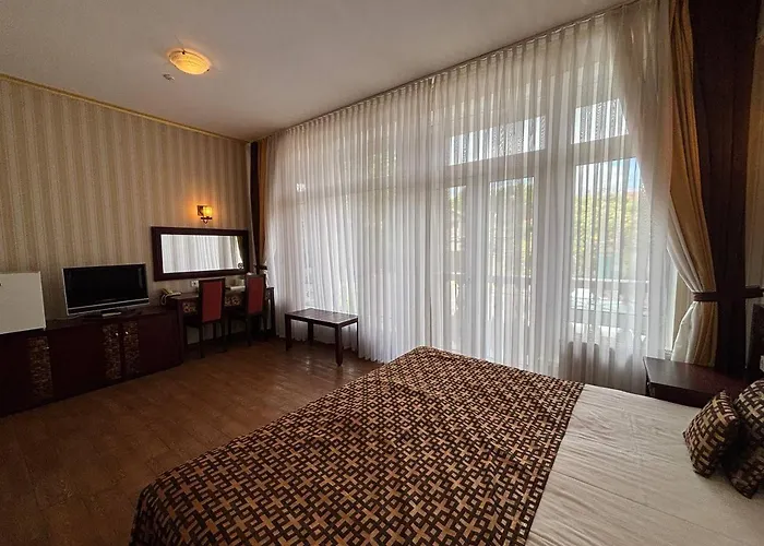 מלון Odeska Astoria Arcadia 4*